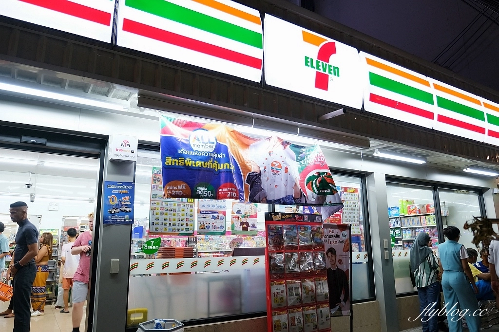 泰國芭達雅｜The Bayview Hotel Pattaya，飯店有三座游泳池，後方就是芭達雅沙灘 @飛天璇的口袋