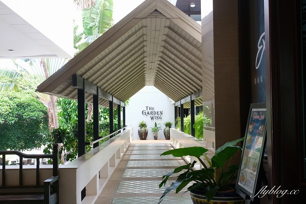 泰國芭達雅｜The Bayview Hotel Pattaya，飯店有三座游泳池，後方就是芭達雅沙灘 @飛天璇的口袋