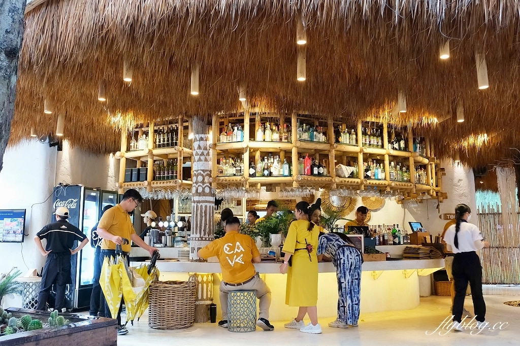 泰國芭達雅｜Cave Beach Club，坐擁中天海景第一排，芭達雅超美洞穴海灘餐廳 @飛天璇的口袋