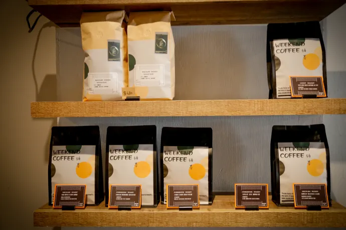 台中北區｜珘墨咖啡 Weekend Coffee．營業到晚上的咖啡館，推薦手沖咖啡季節甜點 @飛天璇的口袋