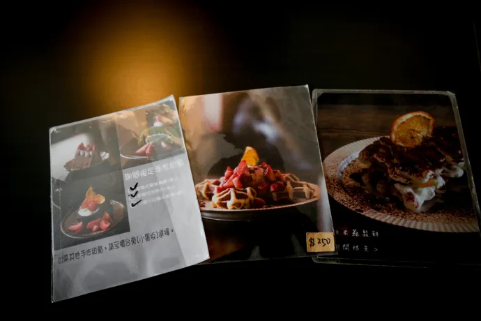 台中北區｜珘墨咖啡 Weekend Coffee．營業到晚上的咖啡館，推薦手沖咖啡季節甜點 @飛天璇的口袋