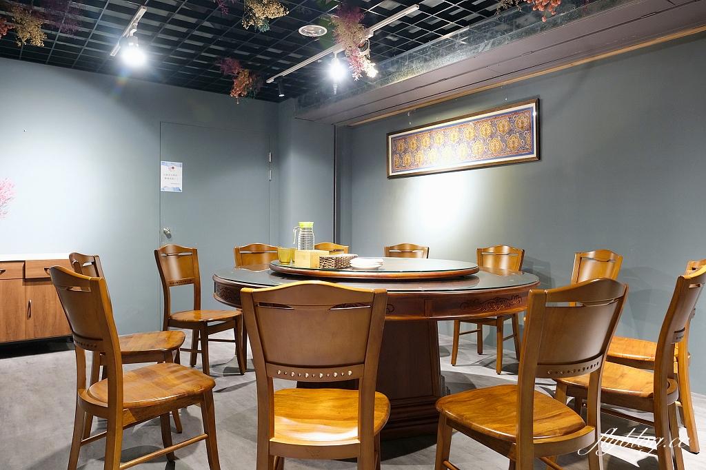 台中西區｜斐得蔬食熱浪來襲．蔬食界首創，八椒酸菜鍋與麻辣鍋一次滿足，烤鴨大菜也吃得到 @飛天璇的口袋