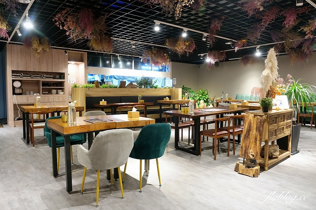 台中西區｜斐得蔬食熱浪來襲．蔬食界首創，八椒酸菜鍋與麻辣鍋一次滿足，烤鴨大菜也吃得到 @飛天璇的口袋