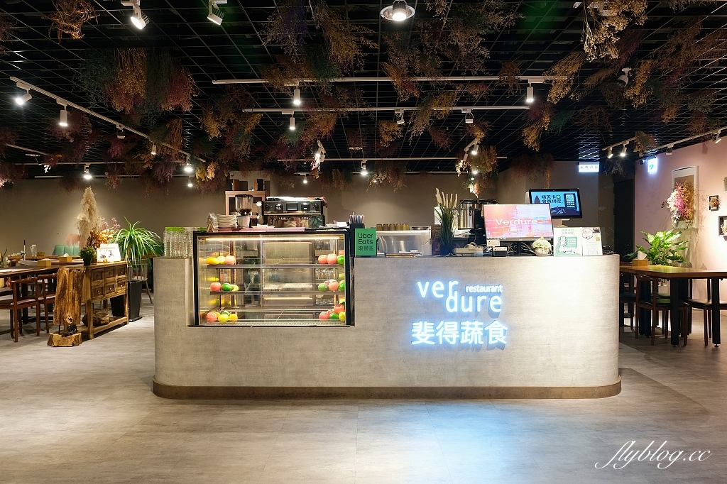 台中西區｜斐得蔬食熱浪來襲．蔬食界首創，八椒酸菜鍋與麻辣鍋一次滿足，烤鴨大菜也吃得到 @飛天璇的口袋