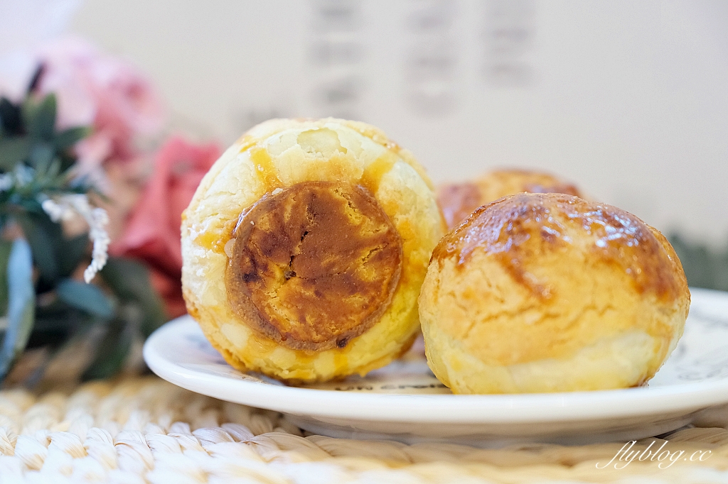 台中西區｜Maru Bakery 甜點蛋糕專門店．台中隱藏版的波蘿蛋黃酥，還有爆漿奶黃流沙 @飛天璇的口袋