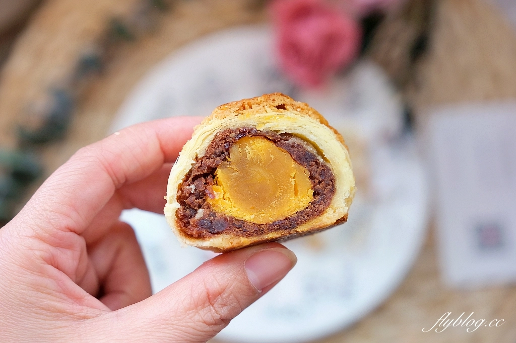 台中西區｜Maru Bakery 甜點蛋糕專門店．台中隱藏版的波蘿蛋黃酥，還有爆漿奶黃流沙 @飛天璇的口袋