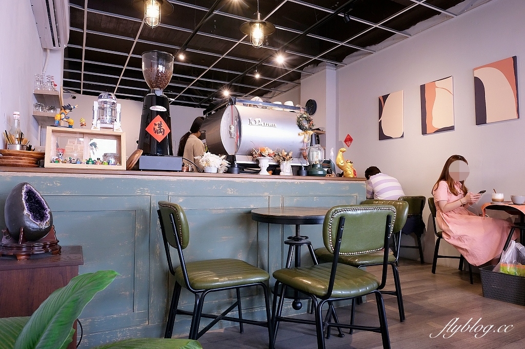 台中北區｜珘墨咖啡 Weekend Coffee．營業到晚上的咖啡館，推薦手沖咖啡季節甜點 @飛天璇的口袋