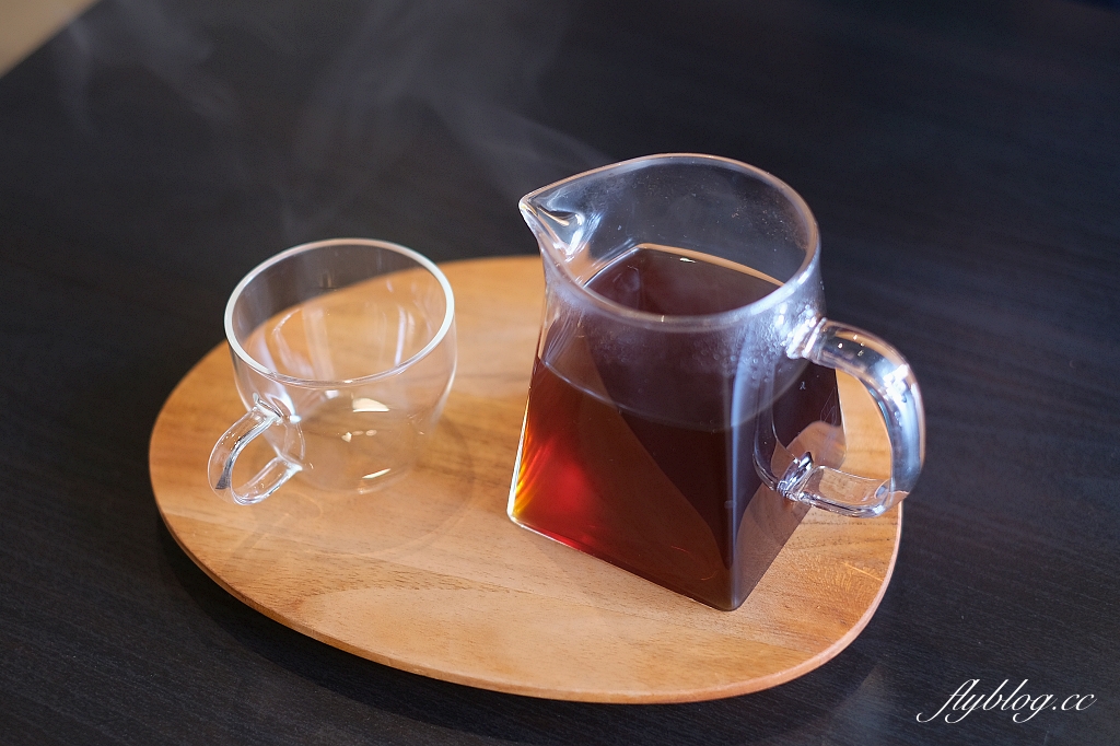 台中北區｜珘墨咖啡 Weekend Coffee．營業到晚上的咖啡館，推薦手沖咖啡季節甜點 @飛天璇的口袋