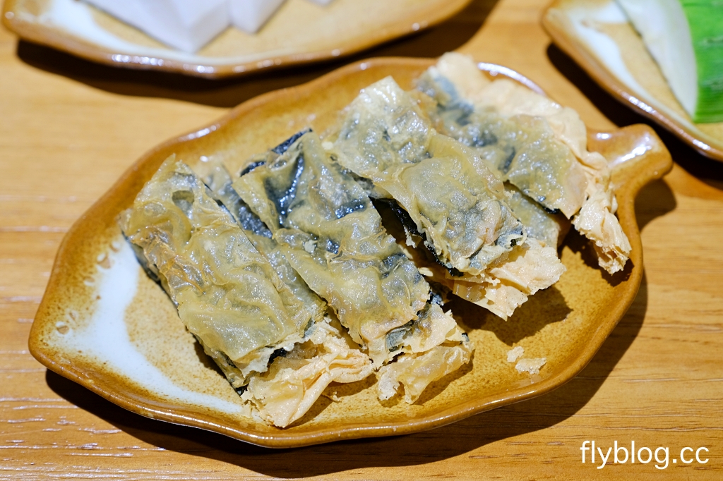 台中西區｜斐得蔬食熱浪來襲．蔬食界首創，八椒酸菜鍋與麻辣鍋一次滿足，烤鴨大菜也吃得到 @飛天璇的口袋