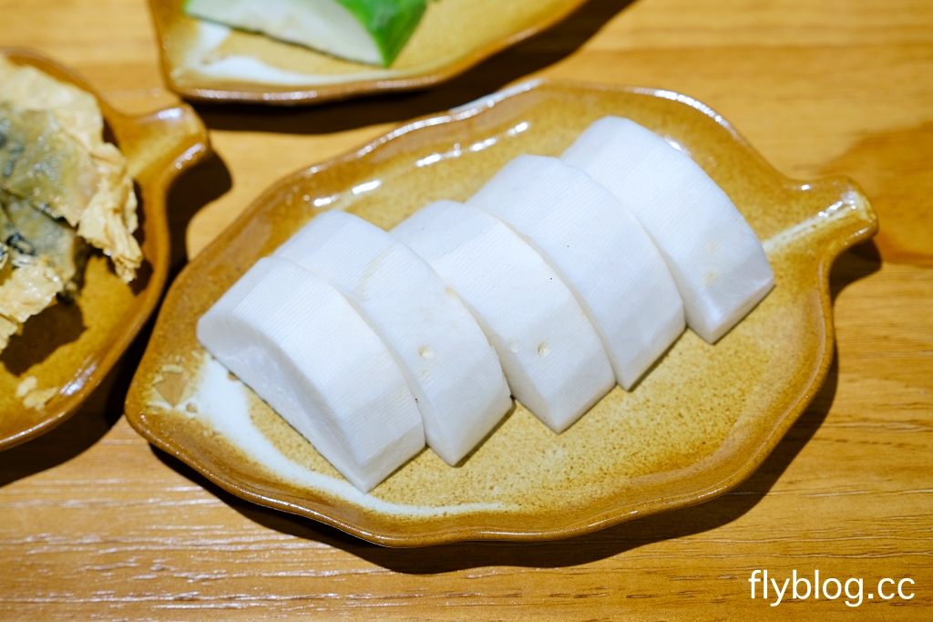 台中西區｜斐得蔬食熱浪來襲．蔬食界首創，八椒酸菜鍋與麻辣鍋一次滿足，烤鴨大菜也吃得到 @飛天璇的口袋