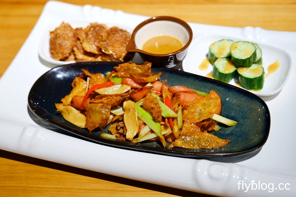 台中西區｜斐得蔬食熱浪來襲．蔬食界首創，八椒酸菜鍋與麻辣鍋一次滿足，烤鴨大菜也吃得到 @飛天璇的口袋