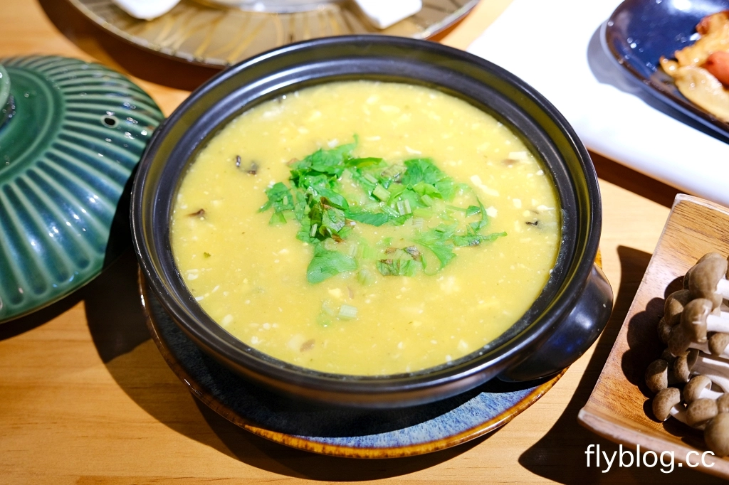 台中西區｜斐得蔬食熱浪來襲．蔬食界首創，八椒酸菜鍋與麻辣鍋一次滿足，烤鴨大菜也吃得到 @飛天璇的口袋