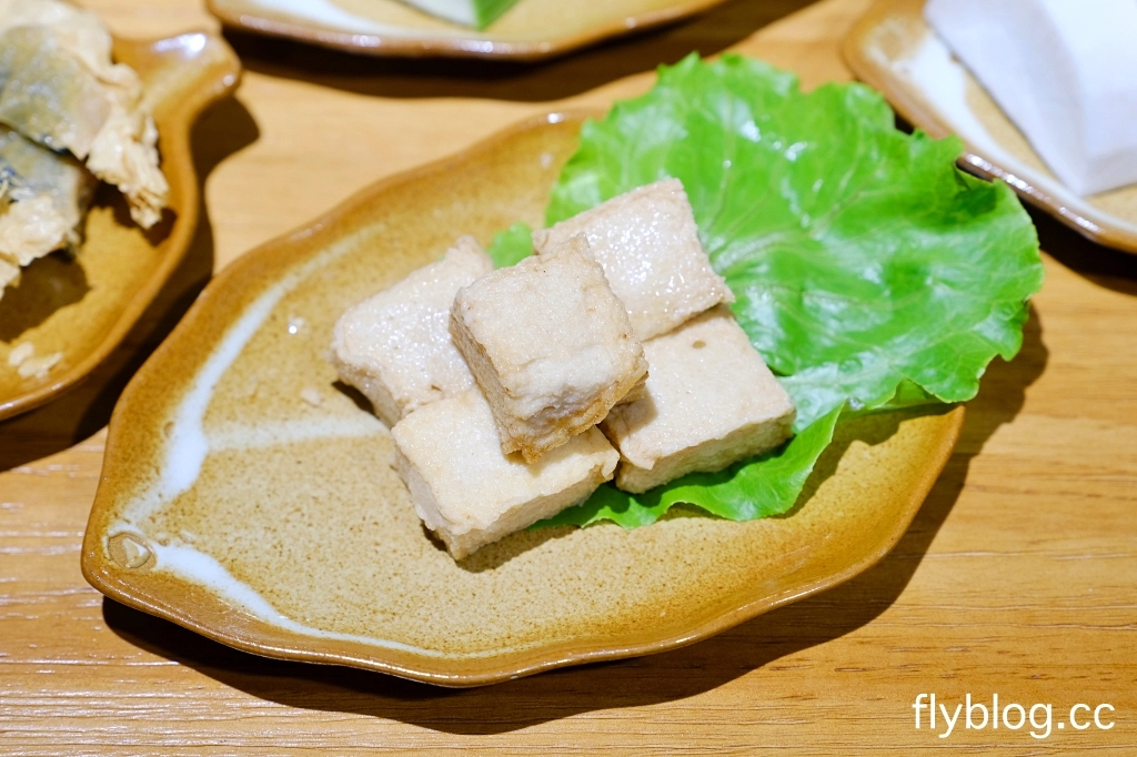 台中西區｜斐得蔬食熱浪來襲．蔬食界首創，八椒酸菜鍋與麻辣鍋一次滿足，烤鴨大菜也吃得到 @飛天璇的口袋