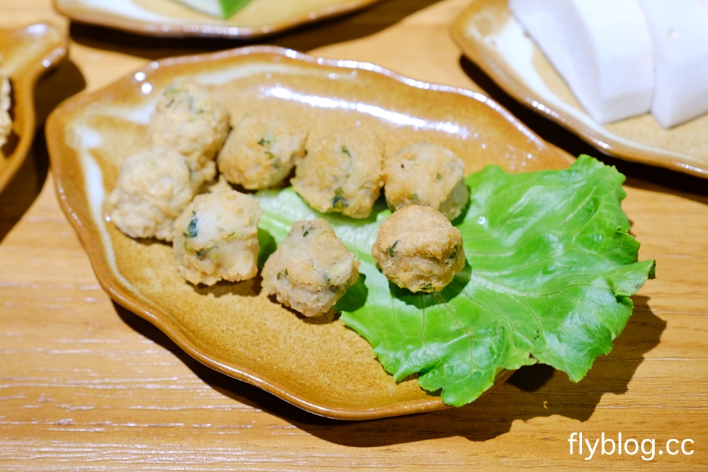 台中西區｜斐得蔬食熱浪來襲．蔬食界首創，八椒酸菜鍋與麻辣鍋一次滿足，烤鴨大菜也吃得到 @飛天璇的口袋