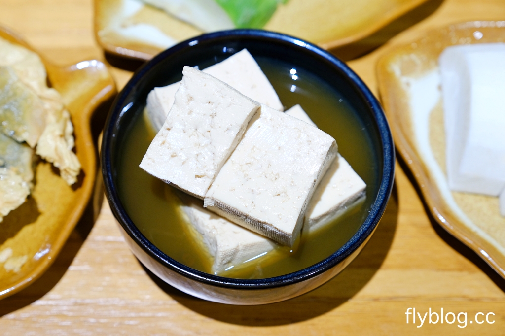 台中西區｜斐得蔬食熱浪來襲．蔬食界首創，八椒酸菜鍋與麻辣鍋一次滿足，烤鴨大菜也吃得到 @飛天璇的口袋