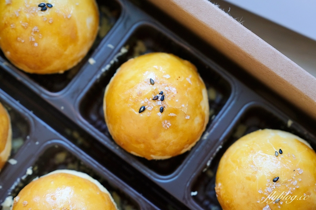 台南美食｜子卣蛋黃酥．秒殺式的搶購，沒有實體店面，台南隱藏版蛋黃酥 @飛天璇的口袋