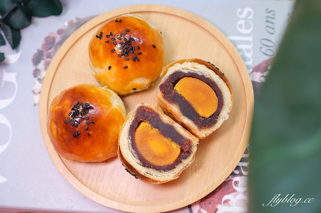 【2025台中蛋黃酥】20+台中蛋黃酥整理，你吃過幾間了？ @飛天璇的口袋