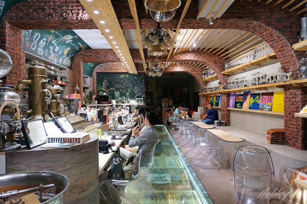 台中南區｜黝脈咖啡．營業到2點的深夜咖啡館，紅磚窯裡喝咖啡的氛圍 @飛天璇的口袋