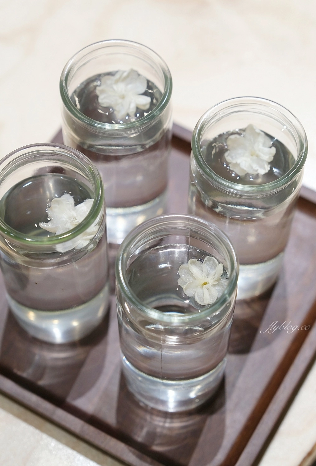 台中南區｜黝脈咖啡．營業到2點的深夜咖啡館，紅磚窯裡喝咖啡的氛圍 @飛天璇的口袋