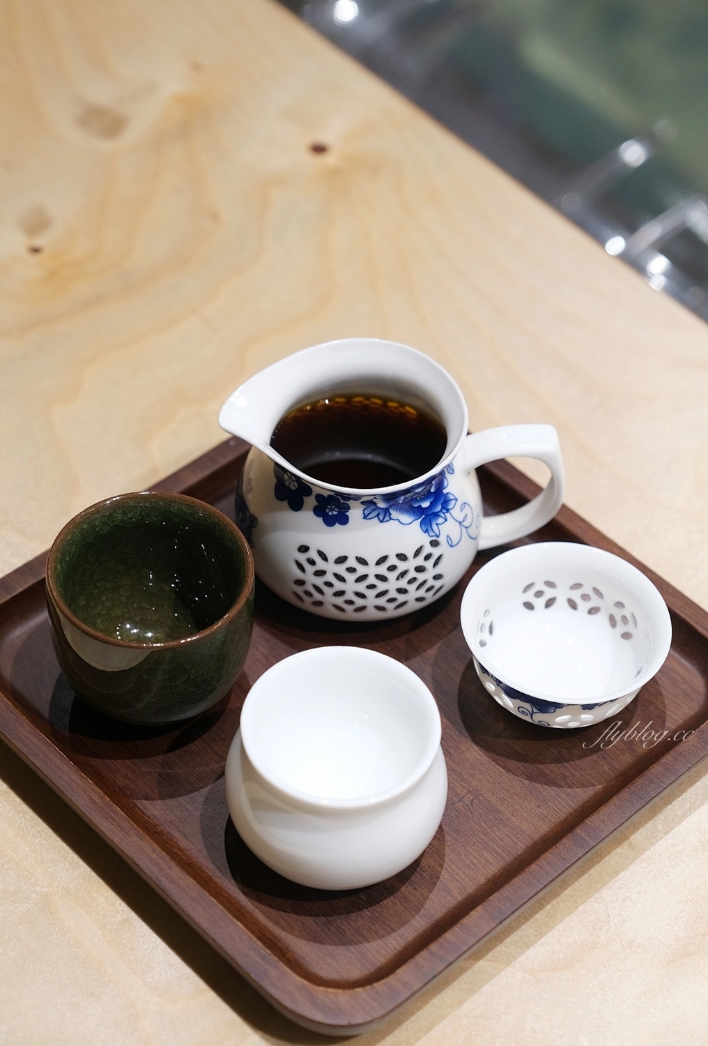 台中南區｜黝脈咖啡．營業到2點的深夜咖啡館，紅磚窯裡喝咖啡的氛圍 @飛天璇的口袋