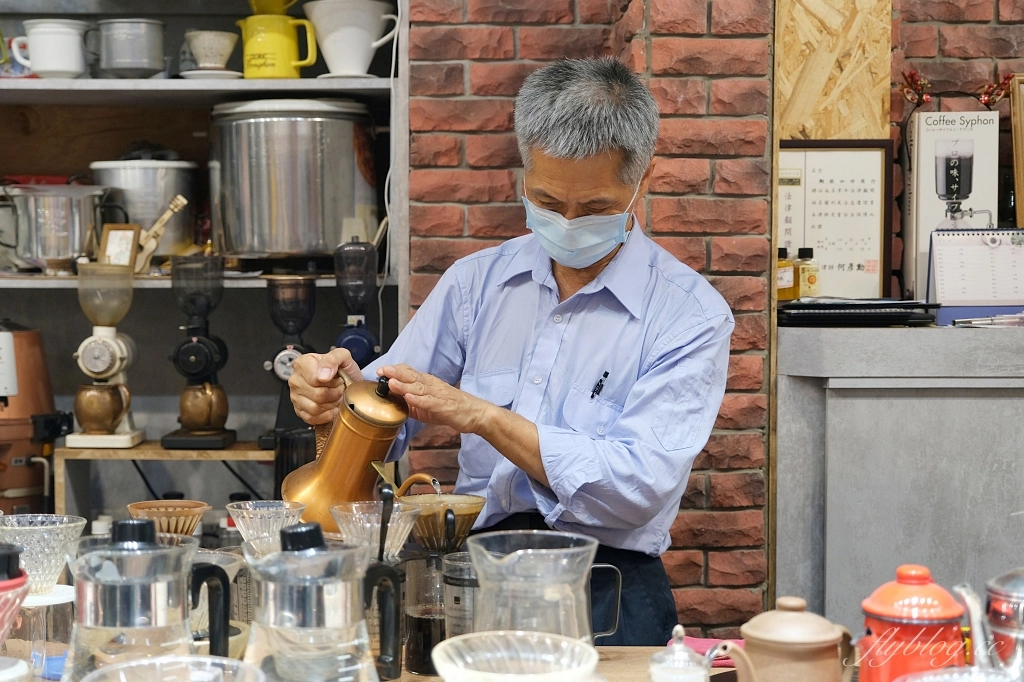 台中南區｜黝脈咖啡．營業到2點的深夜咖啡館，紅磚窯裡喝咖啡的氛圍 @飛天璇的口袋