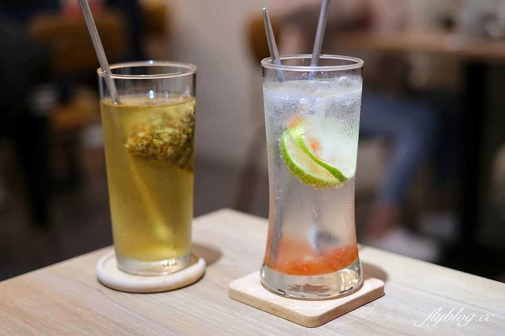 台中西區｜NewTro x Dessert 甜點咖啡．台中柳川河邊的咖啡館，新穎復古兼具的西式蛋糕 @飛天璇的口袋