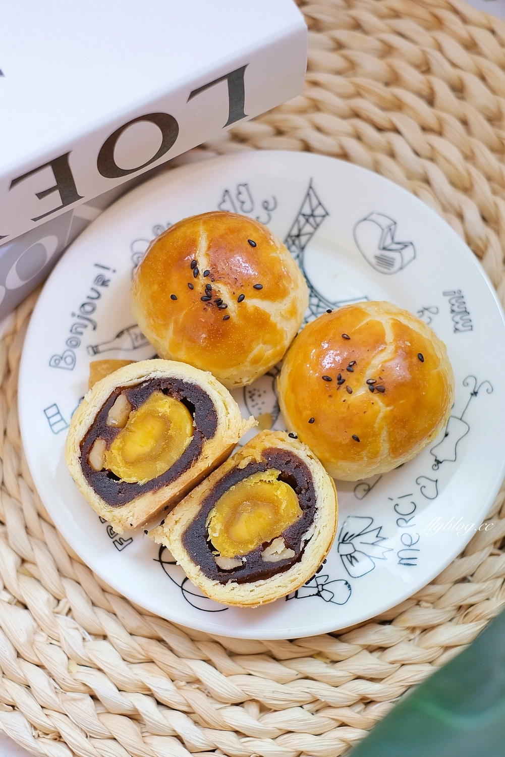 台中北屯|吉爾斯麵包.網友推薦必吃的台中蛋黃酥,使用紅土鹹鴨蛋還有核桃內餡 @飛天璇的口袋 台中北屯|吉爾斯麵包.網友推薦必吃的台中蛋黃酥,使用紅土鹹鴨蛋還有核桃內餡 @飛天璇的口袋