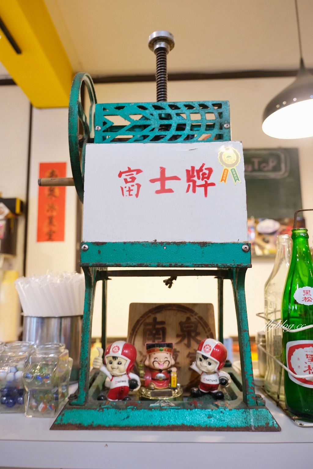 台南安平｜南泉冰菓室，台南必吃草莓冰芒果冰，安平運河邊懷舊風冰店 @飛天璇的口袋