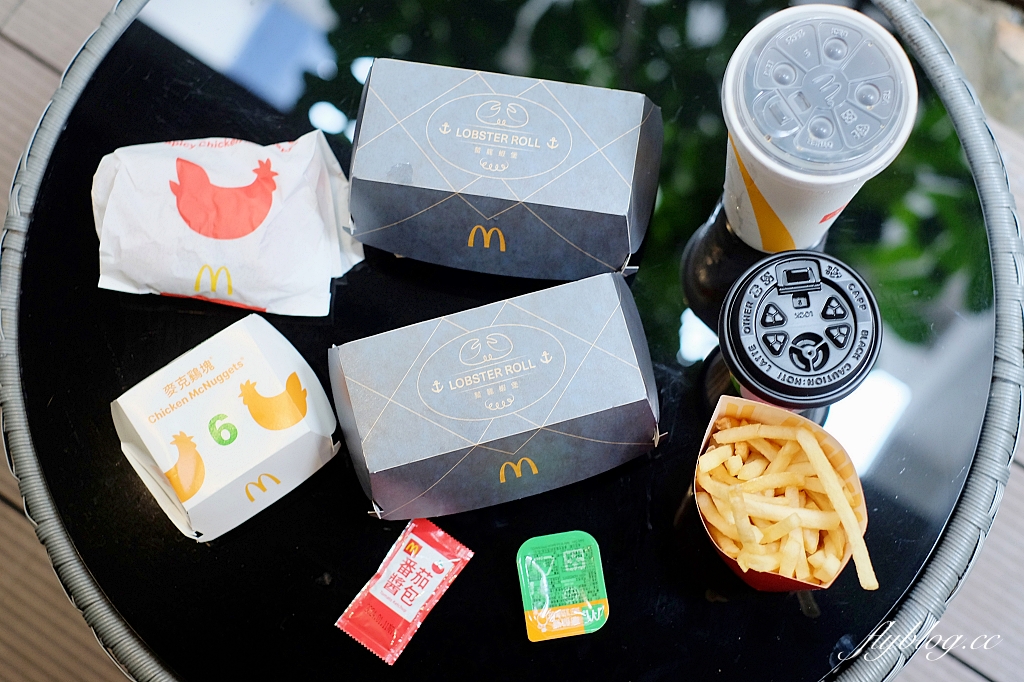 期間限定｜麥當勞螫龍蝦堡．單點385元貴出新高度，標榜每一口都吃得到龍蝦肉 @飛天璇的口袋