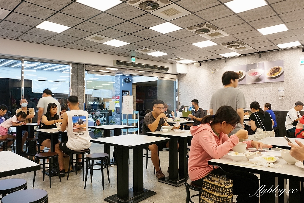 台南東區｜文章牛肉湯東寧旗艦店．台南市區也吃得到，40年老字號溫體牛肉湯 @飛天璇的口袋