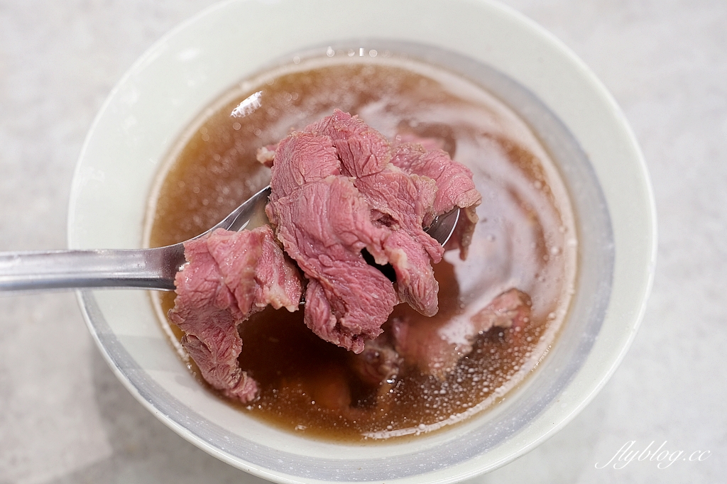 台南東區｜文章牛肉湯東寧旗艦店．台南市區也吃得到，40年老字號溫體牛肉湯 @飛天璇的口袋