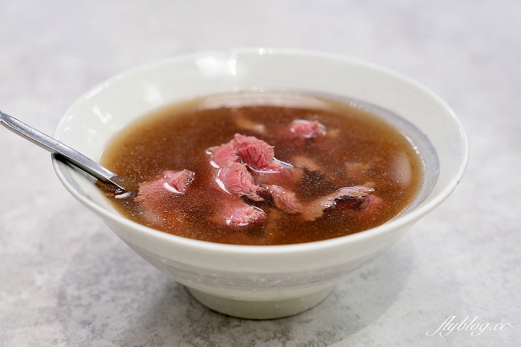 台南東區｜文章牛肉湯東寧旗艦店．台南市區也吃得到，40年老字號溫體牛肉湯 @飛天璇的口袋
