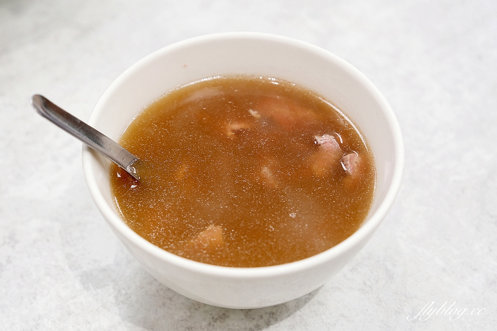 台南東區｜文章牛肉湯東寧旗艦店．台南市區也吃得到，40年老字號溫體牛肉湯 @飛天璇的口袋