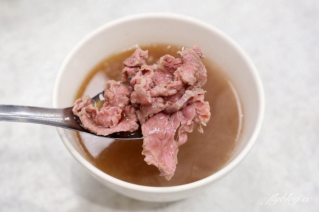 台南東區｜文章牛肉湯東寧旗艦店．台南市區也吃得到，40年老字號溫體牛肉湯 @飛天璇的口袋