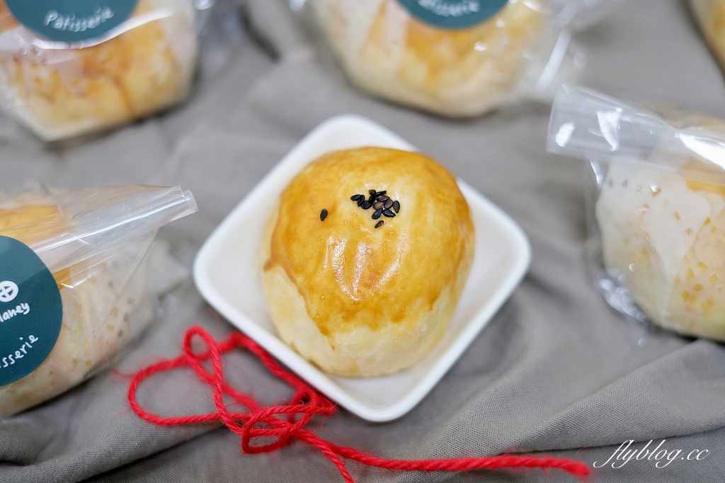 桃園美食｜Laney草雨田．桃園隱藏版蛋黃酥，可愛的小竹簍包裝 @飛天璇的口袋