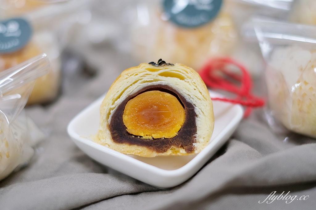 桃園美食｜Laney草雨田．桃園隱藏版蛋黃酥，可愛的小竹簍包裝 @飛天璇的口袋