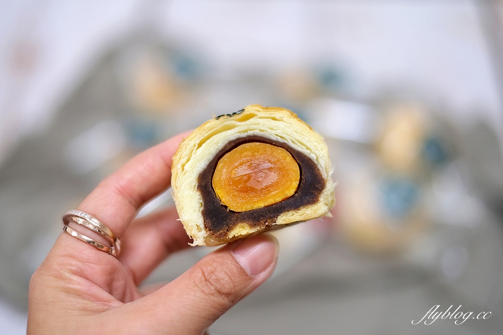 桃園美食｜Laney草雨田．桃園隱藏版蛋黃酥，可愛的小竹簍包裝 @飛天璇的口袋