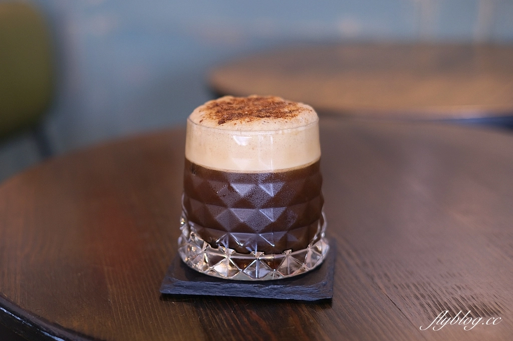 台中北區｜珘墨咖啡 Weekend Coffee．營業到晚上的咖啡館，推薦手沖咖啡季節甜點 @飛天璇的口袋