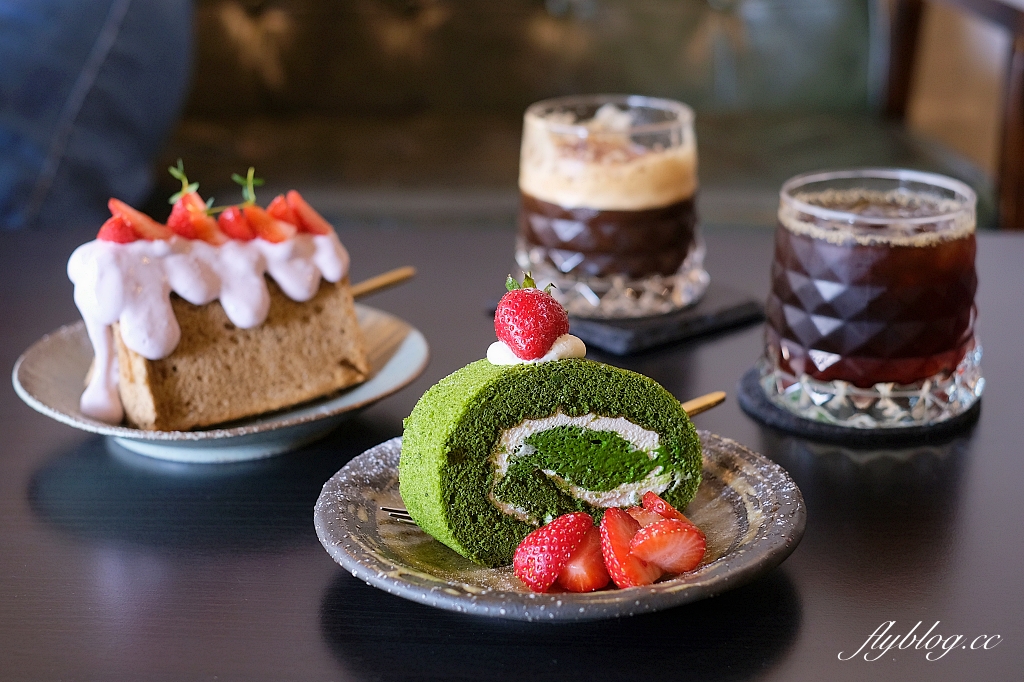 台中北區｜珘墨咖啡 Weekend Coffee．營業到晚上的咖啡館，推薦手沖咖啡季節甜點 @飛天璇的口袋