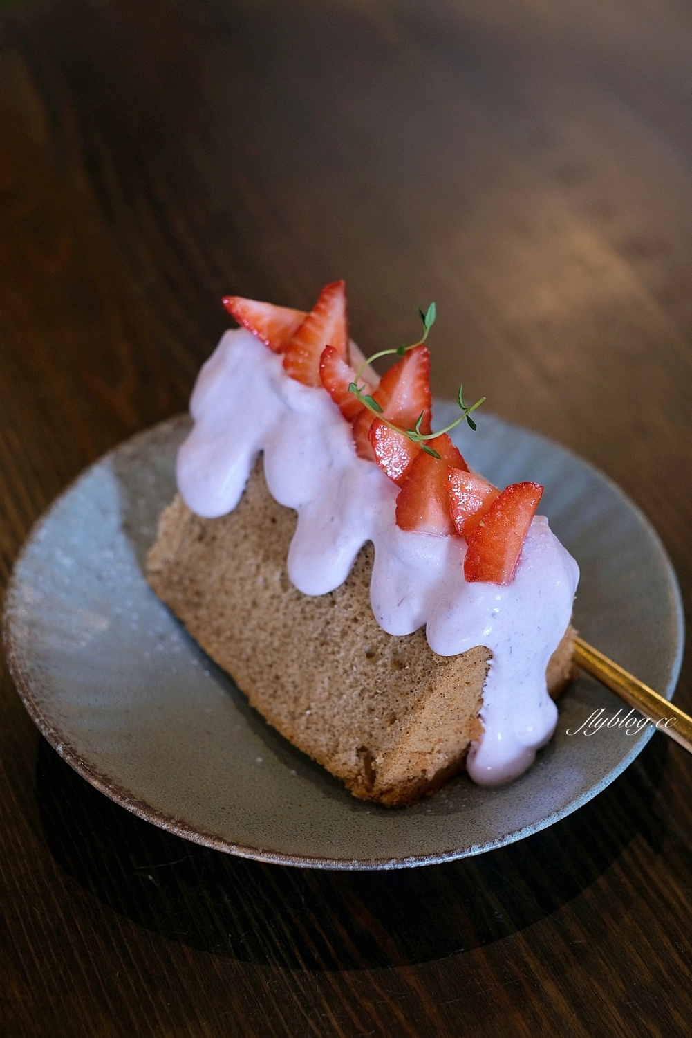 台中北區｜珘墨咖啡 Weekend Coffee．營業到晚上的咖啡館，推薦手沖咖啡季節甜點 @飛天璇的口袋