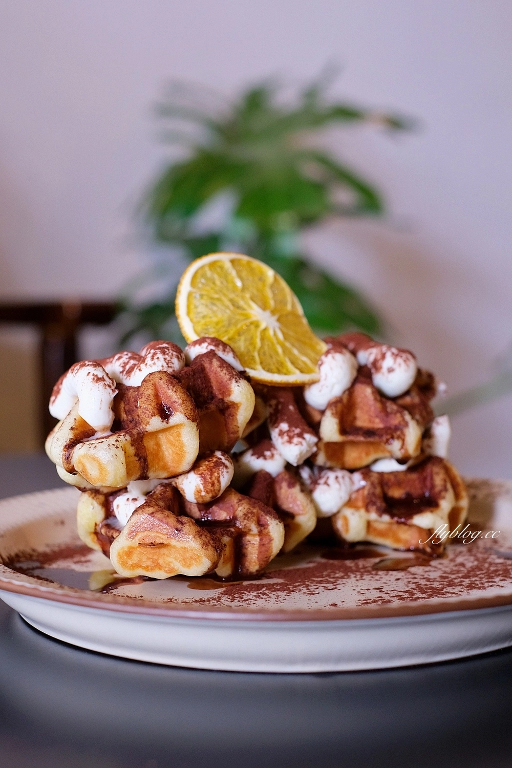 台中北區｜珘墨咖啡 Weekend Coffee．營業到晚上的咖啡館，推薦手沖咖啡季節甜點 @飛天璇的口袋