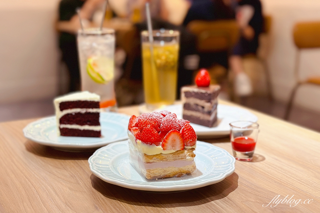 台中西區｜NewTro x Dessert 甜點咖啡．台中柳川河邊的咖啡館，新穎復古兼具的西式蛋糕 @飛天璇的口袋