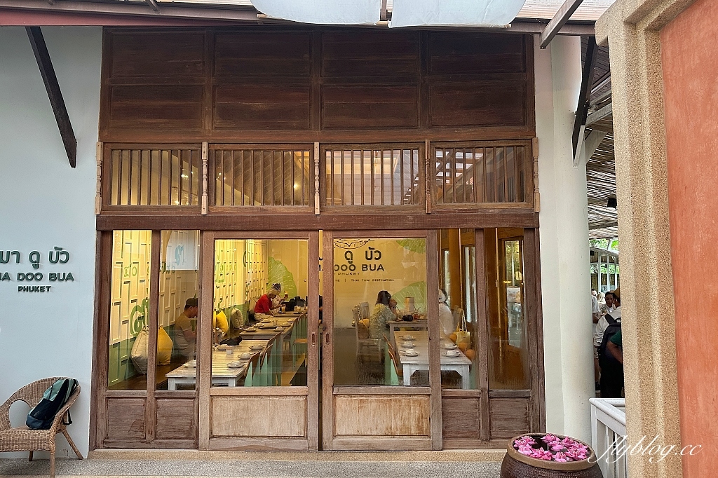泰國普吉島｜Ma Doo Bua Cafe．普吉島最夯的網美餐廳，躺在大王荷花池上拍照打卡 @飛天璇的口袋