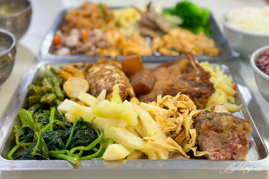 台中西區｜台中地方法院餐廳．隱身地下室的員工餐廳，網友推薦自助餐的天花板 @飛天璇的口袋