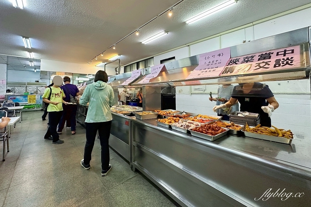 台中西區｜台中地方法院餐廳．隱身地下室的員工餐廳，網友推薦自助餐的天花板 @飛天璇的口袋