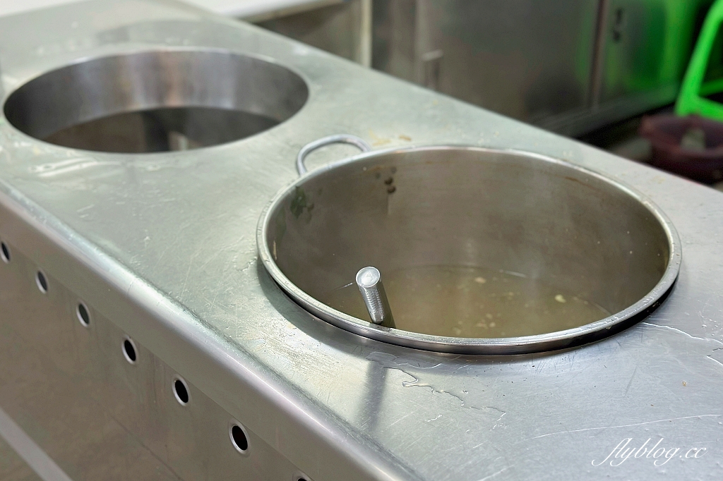 台中西區｜台中地方法院餐廳．隱身地下室的員工餐廳，網友推薦自助餐的天花板 @飛天璇的口袋