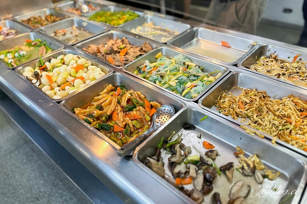 台中西區｜台中地方法院餐廳．隱身地下室的員工餐廳，網友推薦自助餐的天花板 @飛天璇的口袋