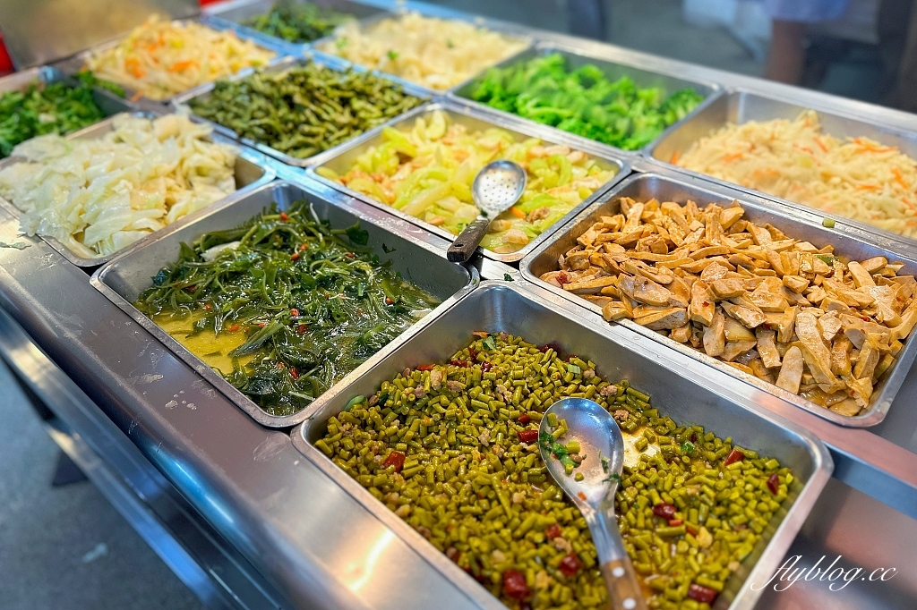 台中西區｜台中地方法院餐廳．隱身地下室的員工餐廳，網友推薦自助餐的天花板 @飛天璇的口袋