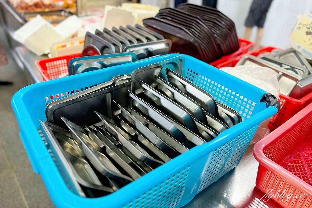 台中西區｜台中地方法院餐廳．隱身地下室的員工餐廳，網友推薦自助餐的天花板 @飛天璇的口袋