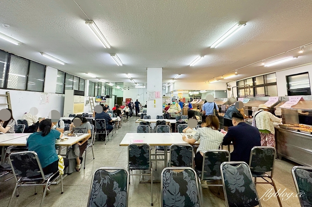台中西區｜台中地方法院餐廳．隱身地下室的員工餐廳，網友推薦自助餐的天花板 @飛天璇的口袋